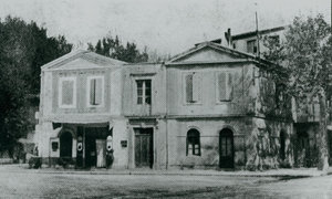 Archive photo of the Yellow House in Arles, 1920s